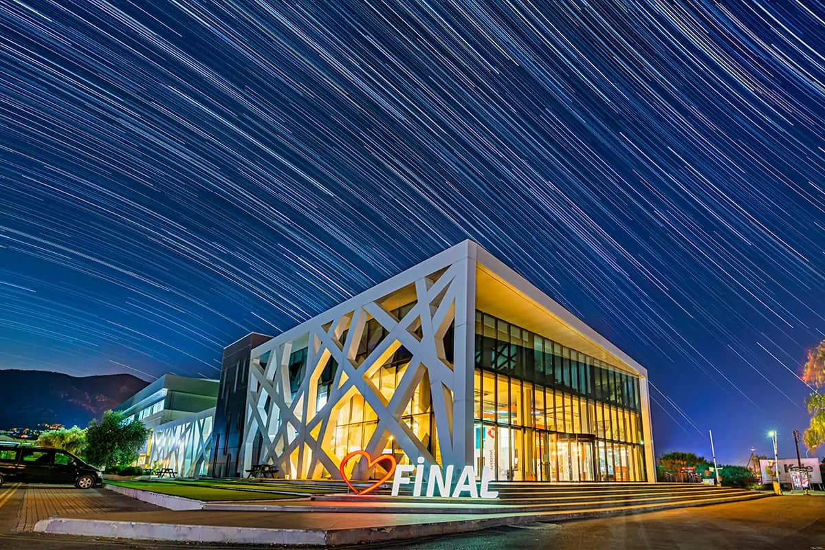 Campus building at night (long exposure)